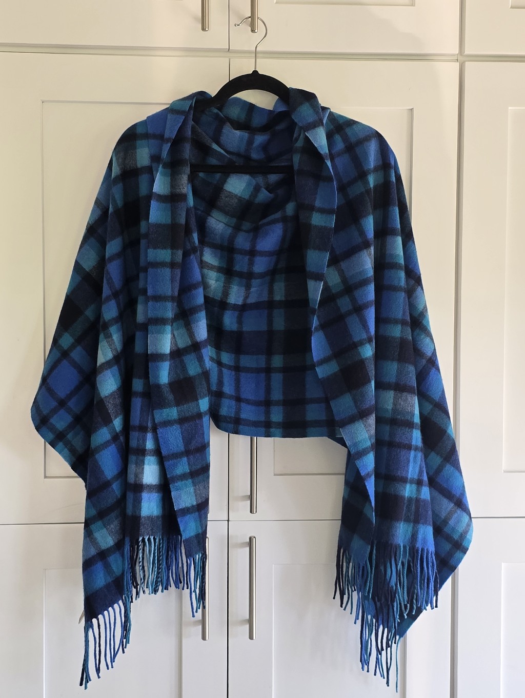 Huge,Gorgeous 100% Cashmere Nordstrom Black, Teal & Blue Fringe Shawl/Scarf/Wrap